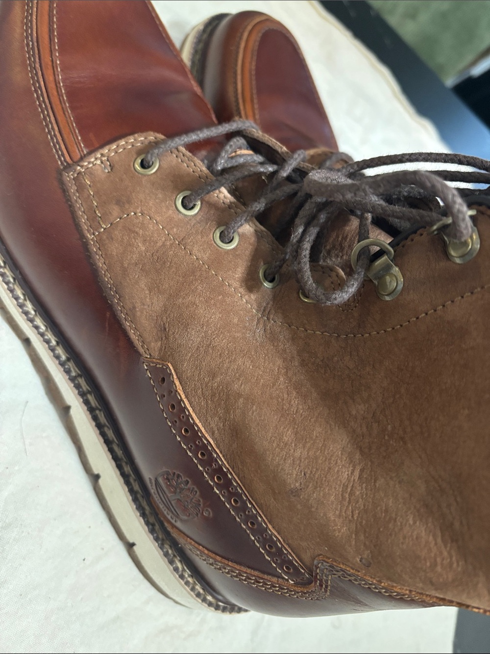 Timberland Two-Tone Brown Leather & Suede Men's Britton Hill Chuka boots - Picture 4 of 6